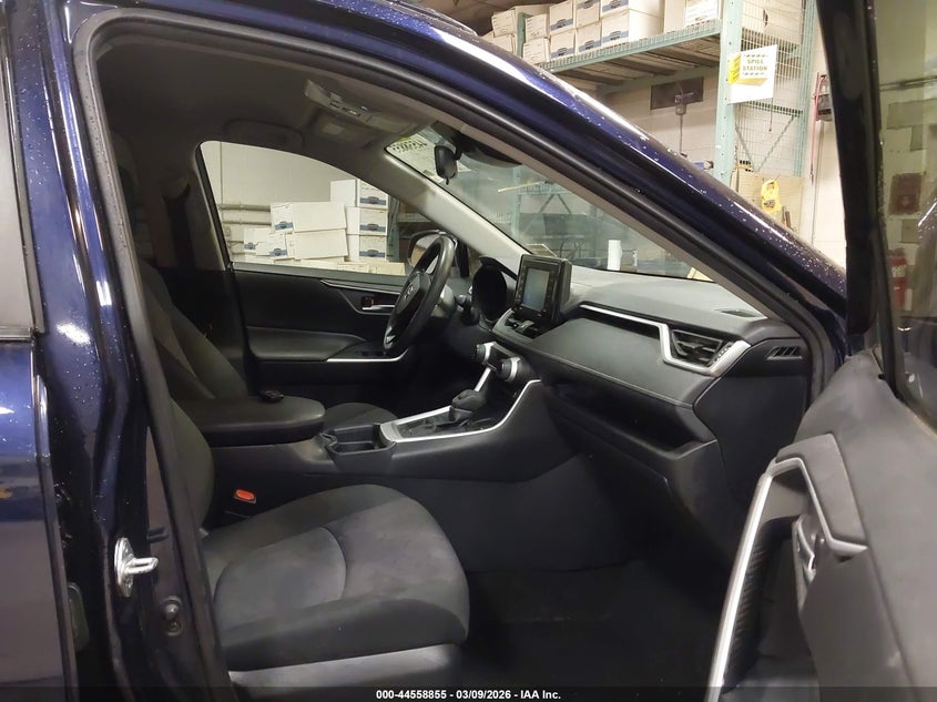 2021 Toyota Rav 4 VIN JTMP1RFV3MD071386 IAAI salvage auction — RIGHT SIDE, Salvage Title, sold $7,800 on 2026-07-27 (photo 5)