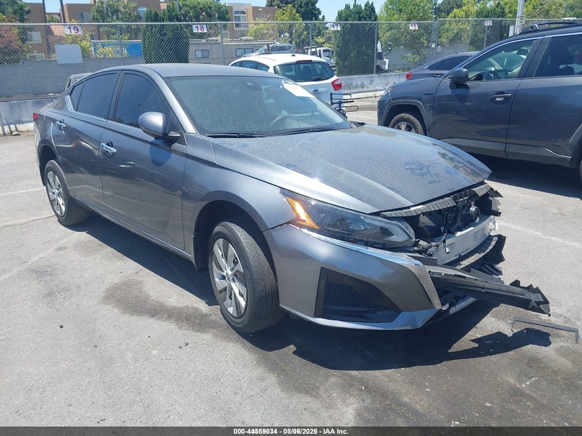 2023 Nissan Altima VIN 1N4BL4BV2PN357876 IAAI salvage auction — LEFT FRONT, Salvage Title, sold $3,550 on 2026-07-09 (photo 1)