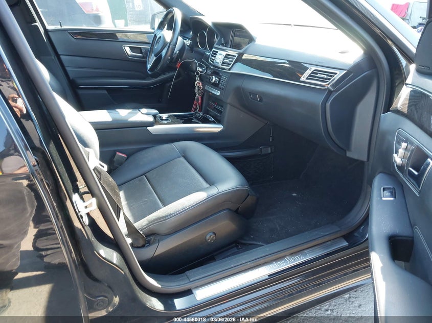 2014 Mercedes-benz E-klasse VIN WDDHF5KB2EB024928 IAAI salvage auction — THEFT, Salvage Title, sold $5,100 on 2026-08-07 (photo 5)