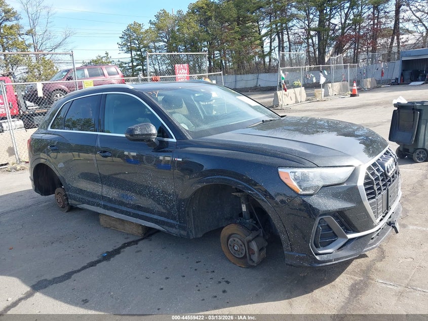 2020 Audi Q3 VIN WA1DECF33L1073166 IAAI salvage auction — THEFT, Salvage (Pennsylvania), sold $4,050 on 2026-07-09 (photo 1)