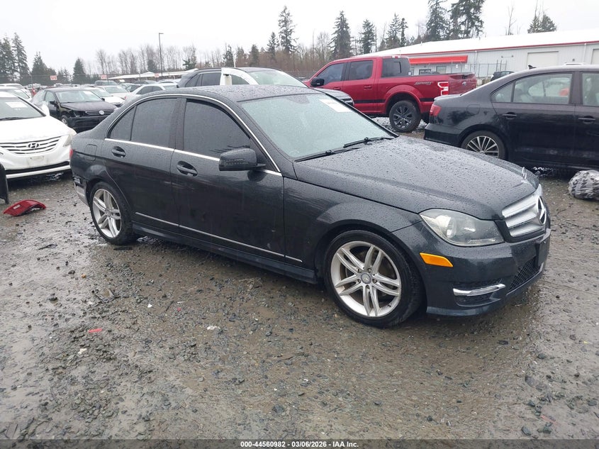 2012 Mercedes-benz C-klasse VIN WDDGF8BBXCA729203 IAAI salvage auction — REAR END, Salvage Title, sold $1,450 on 2026-08-14 (photo 1)