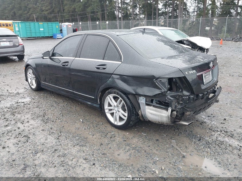 2012 Mercedes-benz C-klasse VIN WDDGF8BBXCA729203 IAAI salvage auction — REAR END, Salvage Title, sold $1,450 on 2026-08-14 (photo 3)