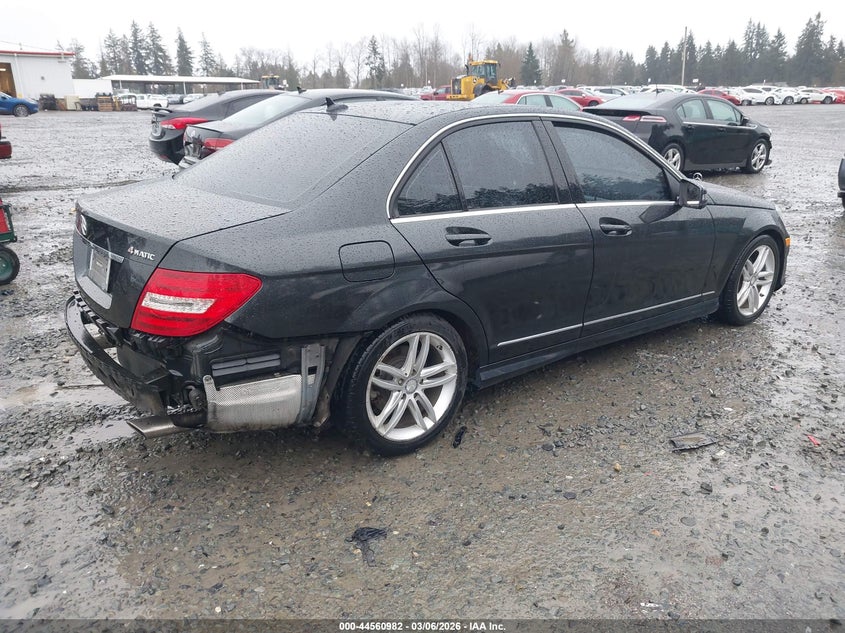 2012 Mercedes-benz C-klasse VIN WDDGF8BBXCA729203 IAAI salvage auction — REAR END, Salvage Title, sold $1,450 on 2026-08-14 (photo 4)