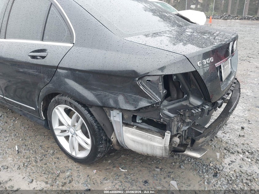 2012 Mercedes-benz C-klasse VIN WDDGF8BBXCA729203 IAAI salvage auction — REAR END, Salvage Title, sold $1,450 on 2026-08-14 (photo 6)