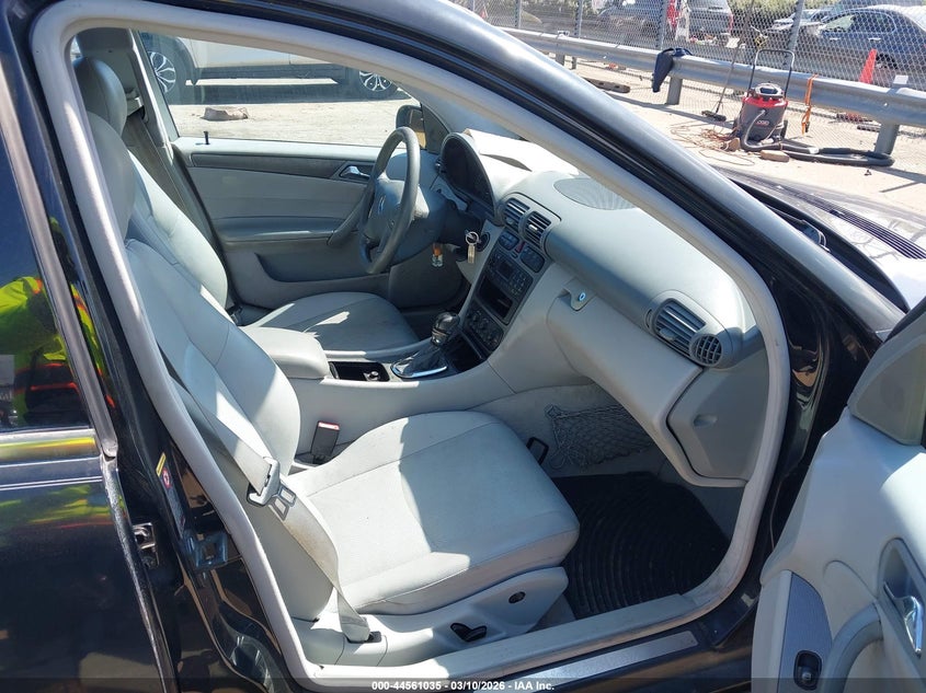 2003 Mercedes-benz C-klasse VIN WDBRF40J83F420238 IAAI salvage auction — NORMAL WEAR, Clear-Dealer Only (Texas), sold $550 on 2026-07-13 (photo 5)