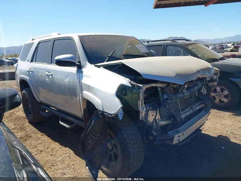 2017 Toyota 4runner VIN JTEBU5JRXH5426909 IAAI salvage auction — FRONT END, Salvage Title, sold $6,800 on 2026-07-14 (photo 1)