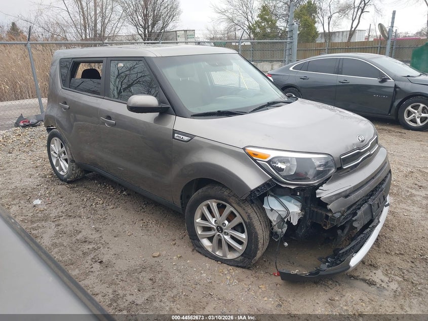 2018 Kia Soul VIN KNDJP3A55J7607693 IAAI salvage auction — FRONT & REAR, Salvage (Illinois), sold $1,000 on 2026-07-14 (photo 1)