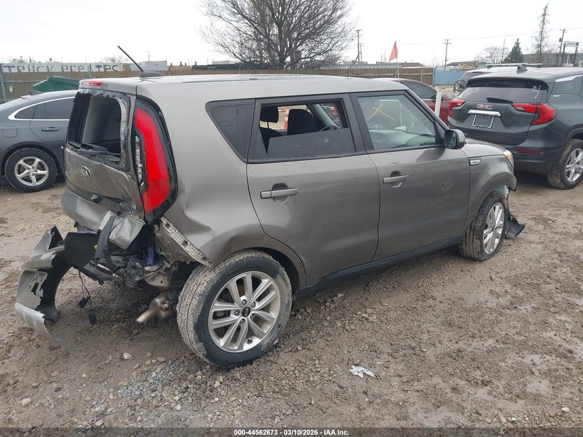 2018 Kia Soul VIN KNDJP3A55J7607693 IAAI salvage auction — FRONT & REAR, Salvage (Illinois), sold $1,000 on 2026-07-14 (photo 4)