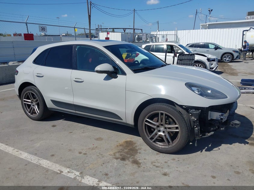 2019 Porsche Macan VIN WP1AA2A53KLB01461 — IAAI salvage auction photo