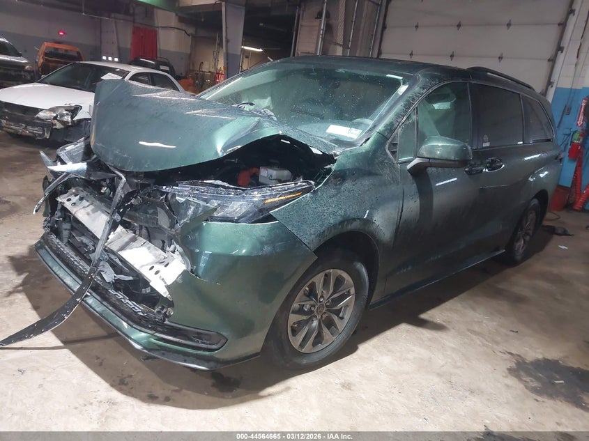 2025 Toyota Sienna VIN 5TDBSKFC4SS171706 IAAI salvage auction — FRONT END, Salvage Title, sold $11,100 on 2026-07-20 (photo 2)