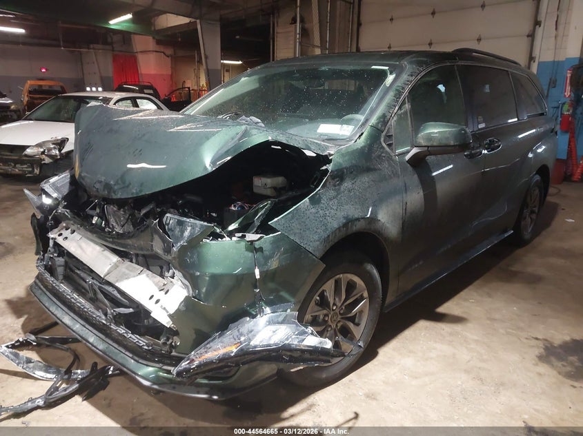 2025 Toyota Sienna VIN 5TDBSKFC4SS171706 IAAI salvage auction — FRONT END, Salvage Title, sold $11,100 on 2026-07-20 (photo 6)