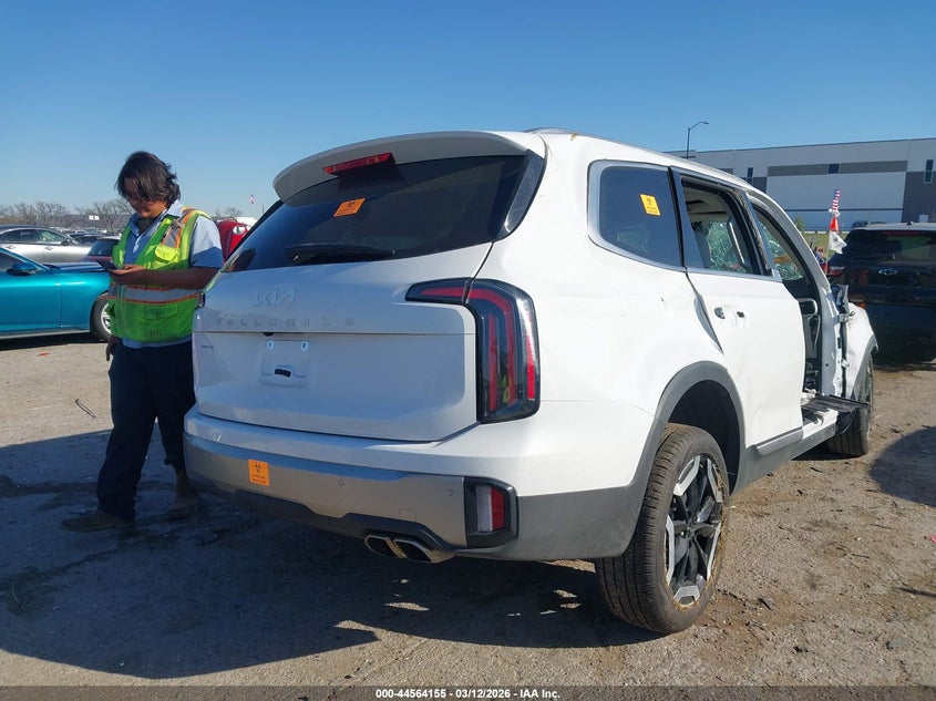 2025 Kia Telluride VIN 5XYP34GCXSG711232 IAAI salvage auction — BIO HAZARD, Salvage Title, sold $2,650 on 2026-07-07 (photo 4)