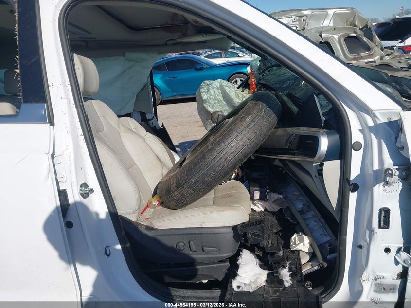 2025 Kia Telluride VIN 5XYP34GCXSG711232 IAAI salvage auction — BIO HAZARD, Salvage Title, sold $2,650 on 2026-07-07 (photo 5)