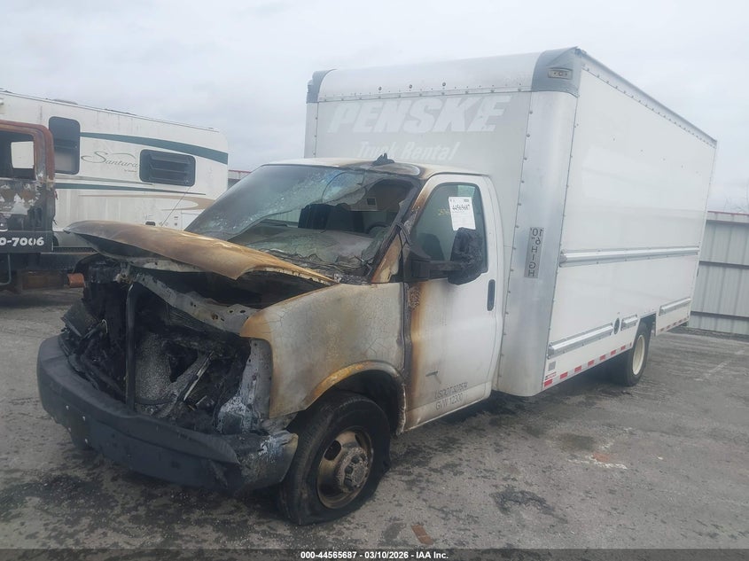 2022 Gmc Savana VIN 7GZ37TC79NN011742 IAAI salvage auction — EXTERIOR BURN, Clear (Arkansas), sold $1,225 on 2026-07-29 (photo 2)
