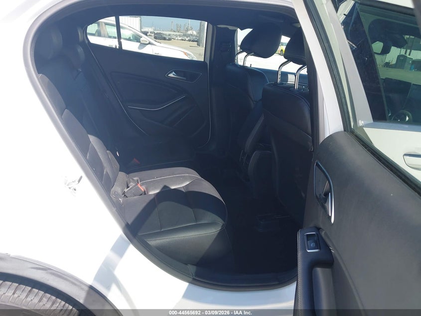 2020 Mercedes-benz Gla-klasse VIN WDCTG4EB7LJ650219 IAAI salvage auction — RIGHT SIDE, Salvage Title, sold $1,900 on 2026-07-15 (photo 8)