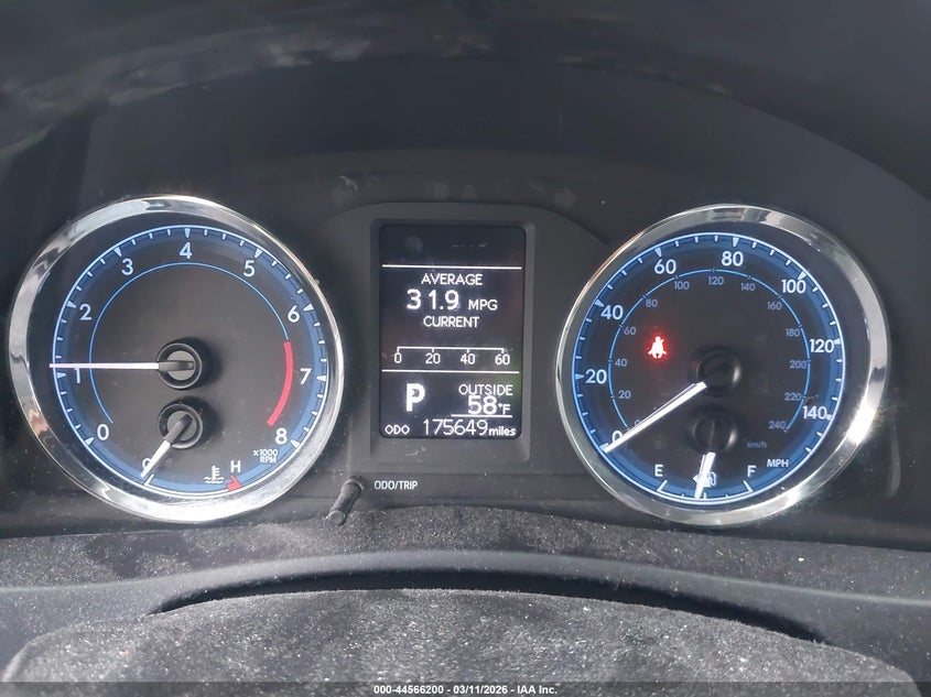 2018 Toyota Corolla VIN 5YFBURHE0JP798086 IAAI salvage auction — RIGHT SIDE, Salvage (Pennsylvania), sold $2,200 on 2026-07-15 (photo 7)