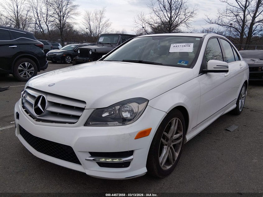 2013 Mercedes-benz C-klasse VIN WDDGF8AB6DG146904 IAAI salvage auction — FRONT END, Salvage Title, sold $1,550 on 2026-08-09 (photo 2)
