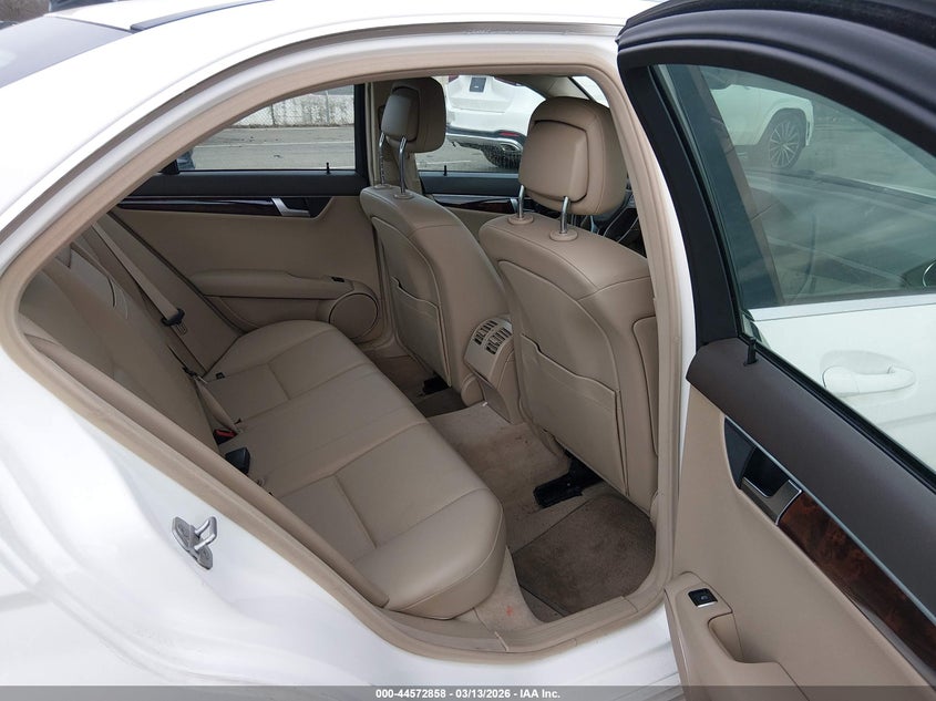 2013 Mercedes-benz C-klasse VIN WDDGF8AB6DG146904 IAAI salvage auction — FRONT END, Salvage Title, sold $1,550 on 2026-08-09 (photo 8)
