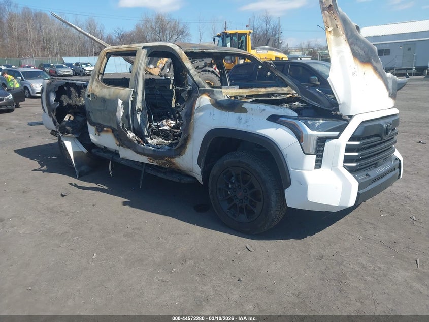 2026 Toyota Tundra VIN 5TFLA5DB1TX339512 IAAI salvage auction — TOTAL BURN, Salvage Title, sold $825 on 2026-07-07 (photo 1)