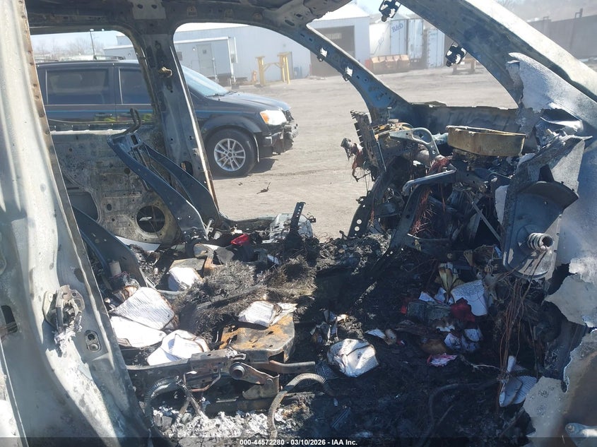 2026 Toyota Tundra VIN 5TFLA5DB1TX339512 IAAI salvage auction — TOTAL BURN, Salvage Title, sold $825 on 2026-07-07 (photo 5)