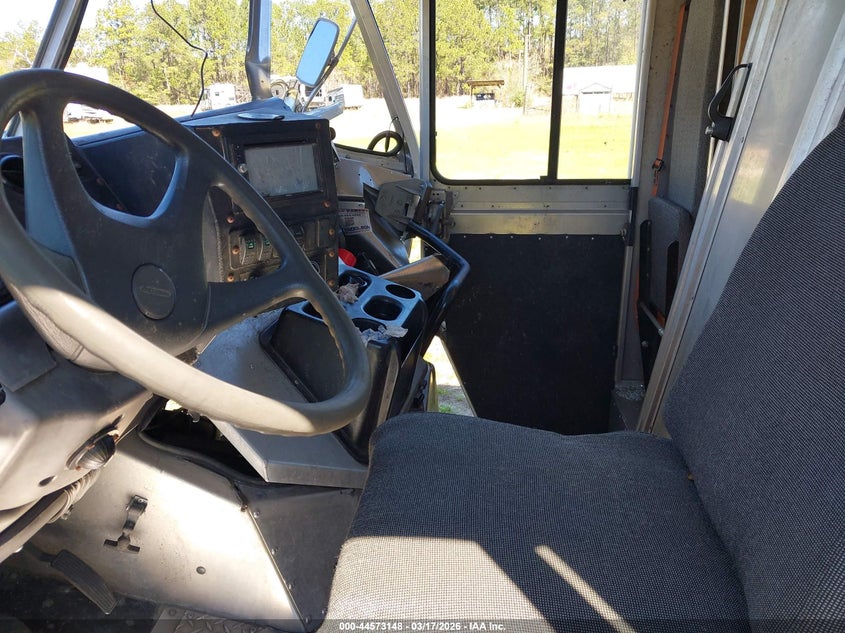 2021 Freightliner Mt55g VIN 4UZAC3EA9MCMN2463 IAAI salvage auction — ROLLOVER, Salvage Title, sold $425 on 2026-07-15 (photo 5)