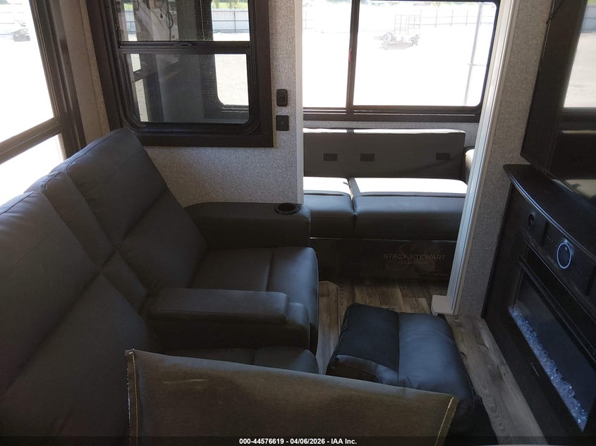 2023 Jayco 33ft 330rsts eagle VIN 1UJBA0BV7P1EF0083 IAAI salvage auction — ROOF, Salvage (Louisiana), sold $11,400 on 2026-07-20 (photo 8)