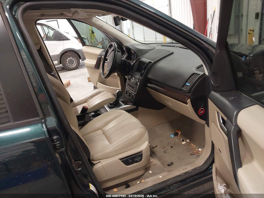 2014 Land rover Lr2 VIN SALFR2BG4EH389040 IAAI salvage auction — NORMAL WEAR, Salvage Title, sold $300 on 2026-07-08 (photo 5)