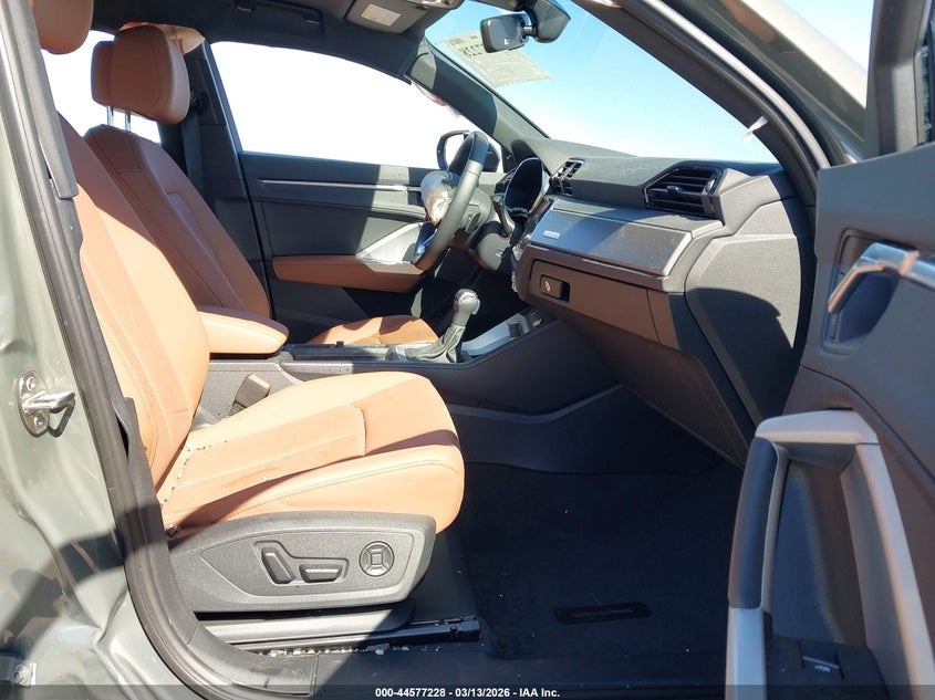 2025 Audi Q3 VIN WA1EECF37S1053683 IAAI salvage auction — RIGHT SIDE, Salvage (Texas), sold $9,050 on 2026-07-09 (photo 5)