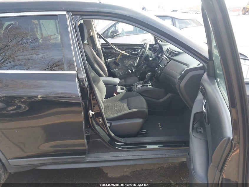 2017 Nissan Rogue VIN KNMAT2MV7HP616892 IAAI salvage auction — FRONT & REAR, Salvage Title, sold $2,250 on 2026-07-09 (photo 5)