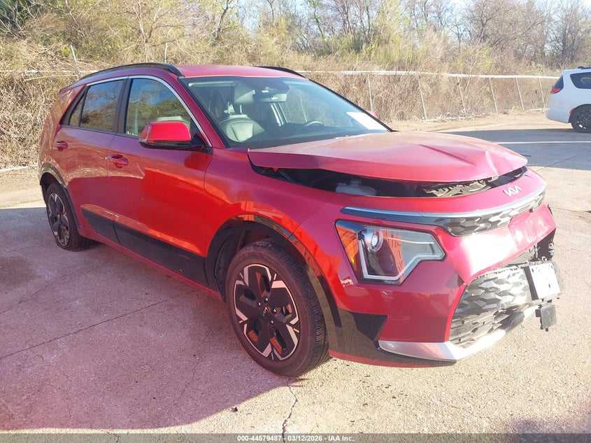 2024 Kia Niro VIN KNDCR3L12R5108600 IAAI salvage auction — FRONT & REAR, Salvage Title, sold $7,800 on 2026-07-06 (photo 1)