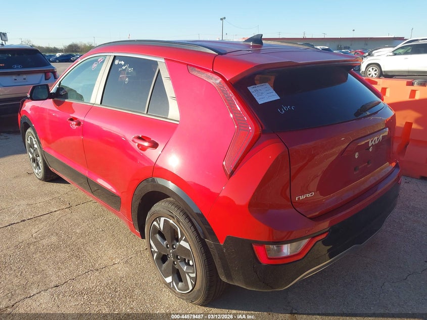 2024 Kia Niro VIN KNDCR3L12R5108600 IAAI salvage auction — FRONT & REAR, Salvage Title, sold $7,800 on 2026-07-06 (photo 3)