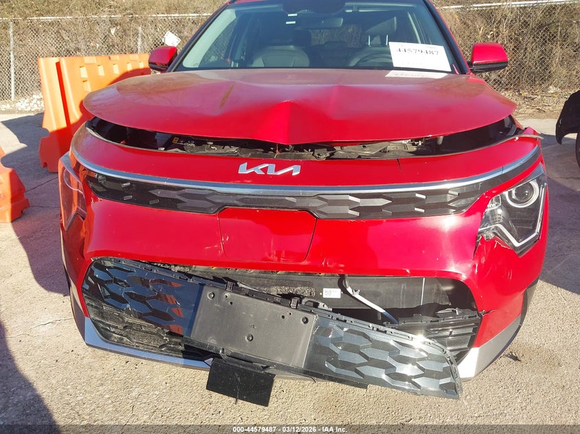 2024 Kia Niro VIN KNDCR3L12R5108600 IAAI salvage auction — FRONT & REAR, Salvage Title, sold $7,800 on 2026-07-06 (photo 6)