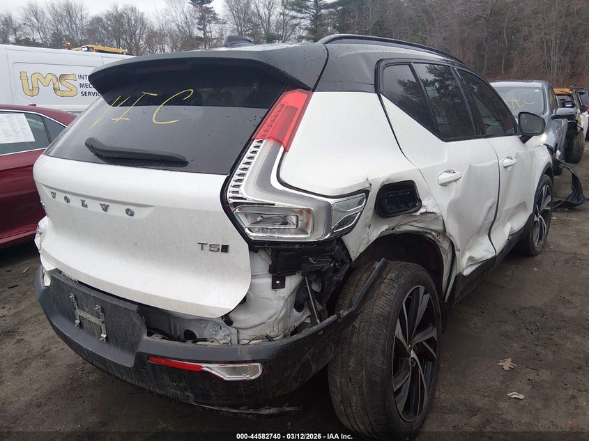 2022 Volvo Xc40 VIN YV4162UM1N2722954 IAAI salvage auction — RIGHT SIDE, Salvage (Massachusetts), sold $6,500 on 2026-07-14 (photo 4)