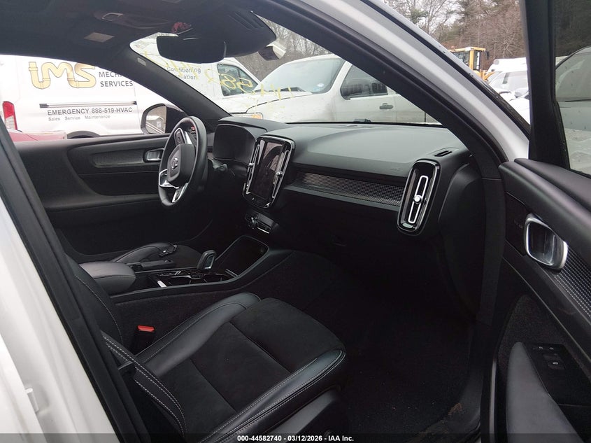 2022 Volvo Xc40 VIN YV4162UM1N2722954 IAAI salvage auction — RIGHT SIDE, Salvage (Massachusetts), sold $6,500 on 2026-07-14 (photo 5)