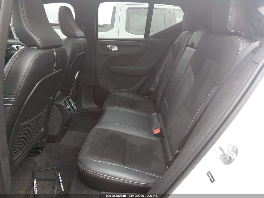 2022 Volvo Xc40 VIN YV4162UM1N2722954 IAAI salvage auction — RIGHT SIDE, Salvage (Massachusetts), sold $6,500 on 2026-07-14 (photo 8)