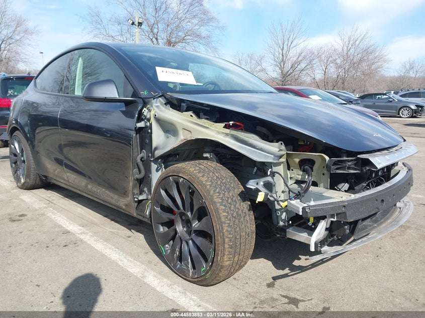 2024 Tesla Model y VIN 7SAYGDEF0RF036131 IAAI salvage auction — FRONT & REAR, Salvage Title, sold $14,600 on 2026-07-16 (photo 1)