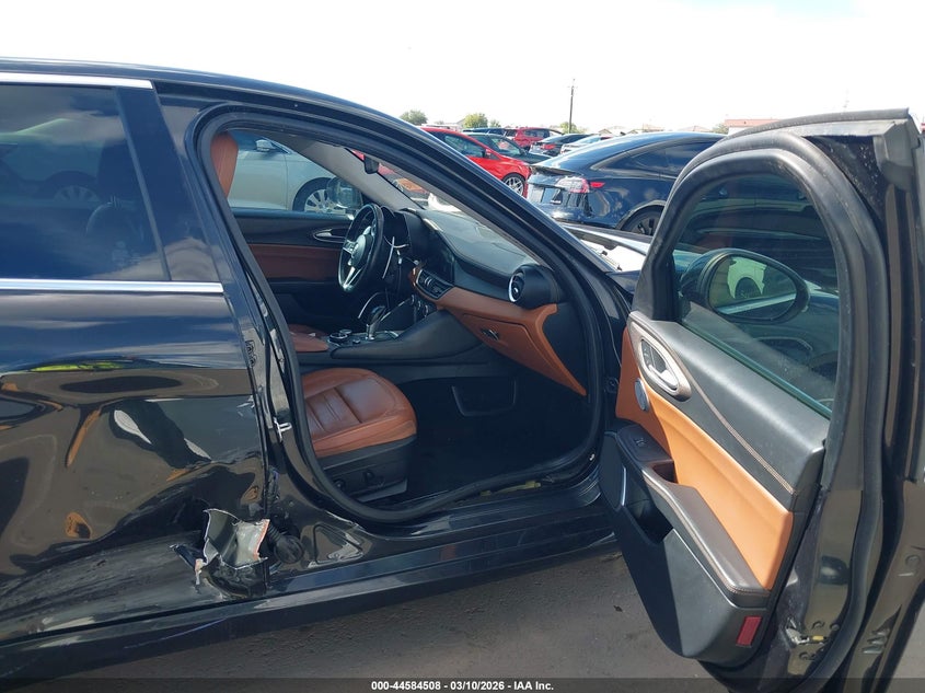 2018 Alfa romeo Giulia VIN ZARFAEEN4J7571532 IAAI salvage auction — RIGHT SIDE, Salvage (Arizona), sold $1,050 on 2026-07-28 (photo 5)