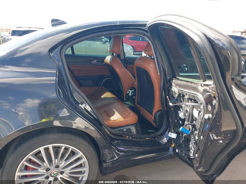 2018 Alfa romeo Giulia VIN ZARFAEEN4J7571532 IAAI salvage auction — RIGHT SIDE, Salvage (Arizona), sold $1,050 on 2026-07-28 (photo 8)