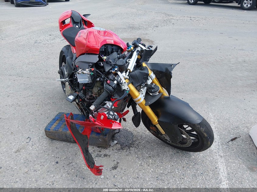 2025 Ducati Panigale VIN ZDMDAG6W6SB004438 IAAI salvage auction — FRONT & REAR, Salvage Title, sold $4,300 on 2026-07-14 (photo 1)