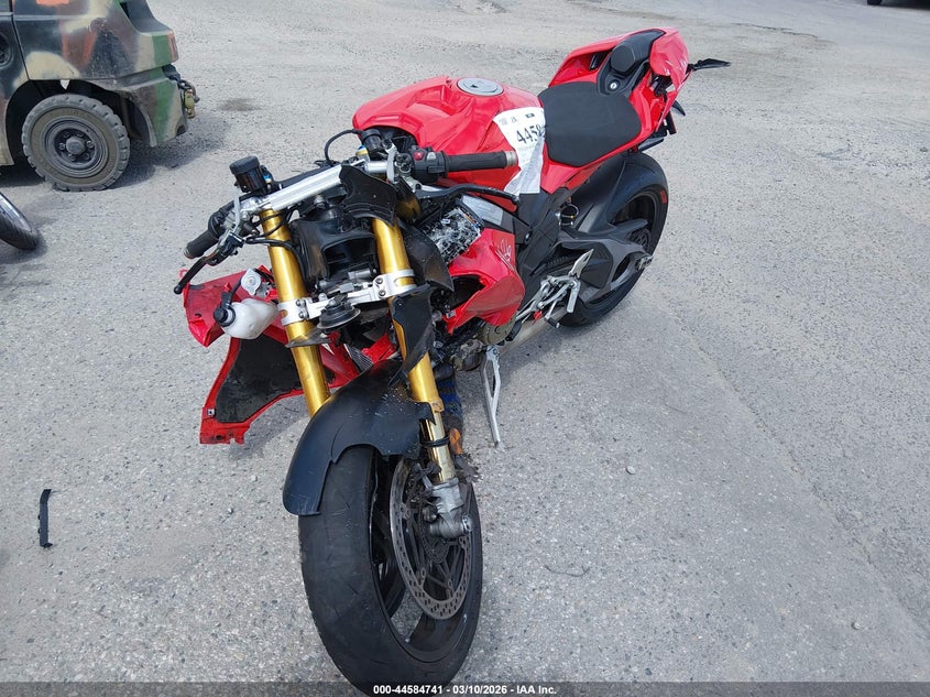 2025 Ducati Panigale VIN ZDMDAG6W6SB004438 IAAI salvage auction — FRONT & REAR, Salvage Title, sold $4,300 on 2026-07-14 (photo 2)