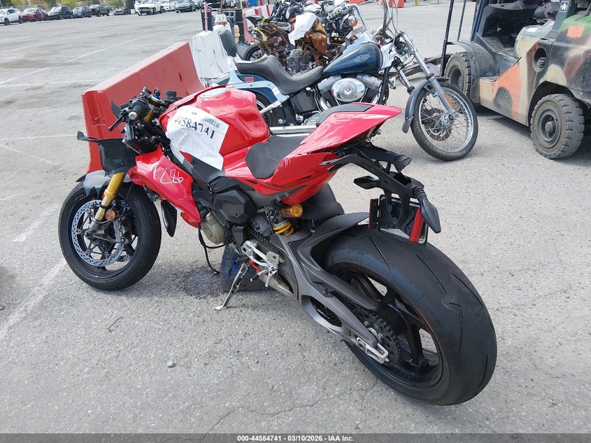 2025 Ducati Panigale VIN ZDMDAG6W6SB004438 IAAI salvage auction — FRONT & REAR, Salvage Title, sold $4,300 on 2026-07-14 (photo 3)