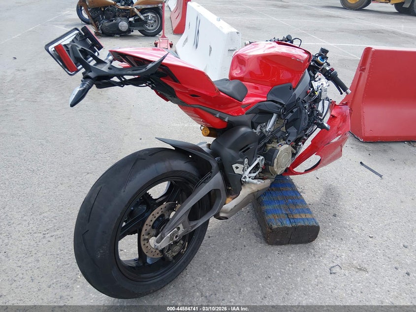 2025 Ducati Panigale VIN ZDMDAG6W6SB004438 IAAI salvage auction — FRONT & REAR, Salvage Title, sold $4,300 on 2026-07-14 (photo 4)