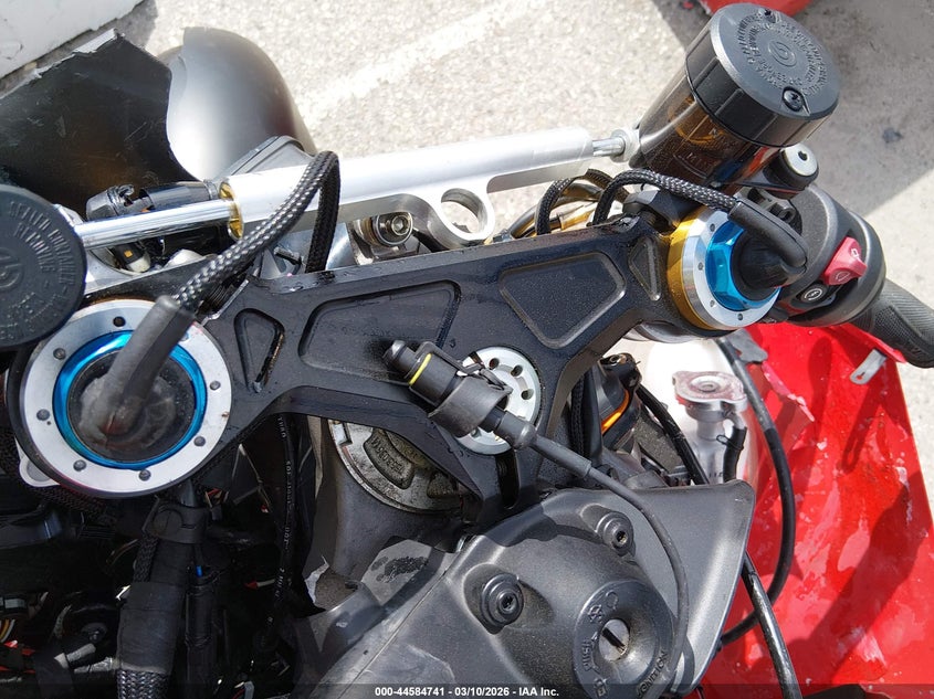 2025 Ducati Panigale VIN ZDMDAG6W6SB004438 IAAI salvage auction — FRONT & REAR, Salvage Title, sold $4,300 on 2026-07-14 (photo 7)