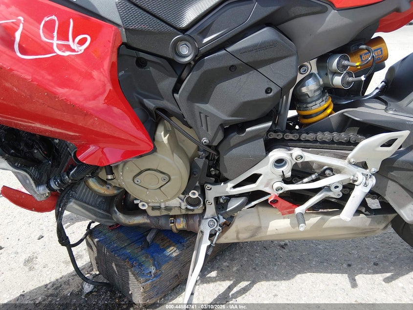 2025 Ducati Panigale VIN ZDMDAG6W6SB004438 IAAI salvage auction — FRONT & REAR, Salvage Title, sold $4,300 on 2026-07-14 (photo 9)