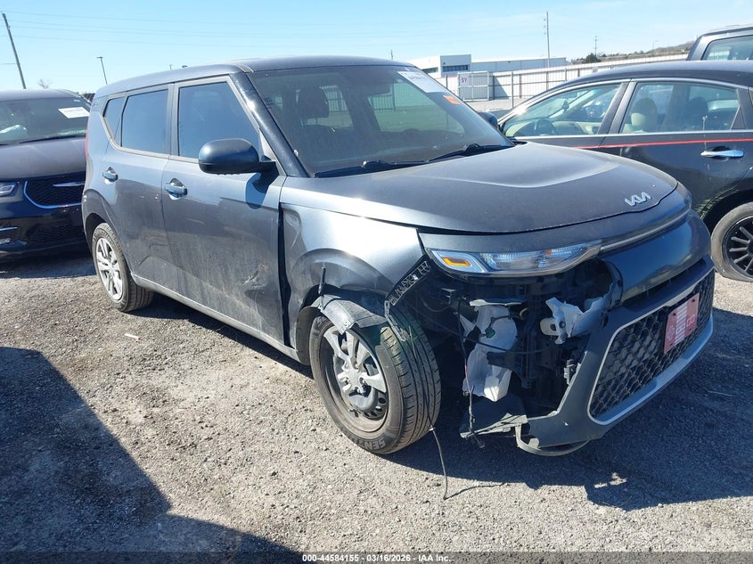 2022 Kia Soul VIN KNDJ23AU7N7805915 IAAI salvage auction — RIGHT FRONT, Salvage Title, sold $2,350 on 2026-08-01 (photo 1)