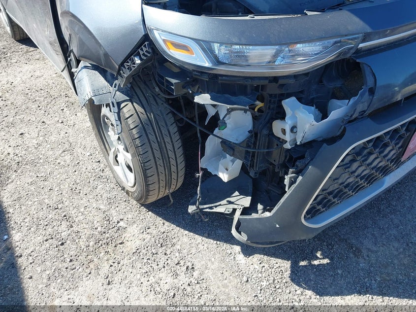 2022 Kia Soul VIN KNDJ23AU7N7805915 IAAI salvage auction — RIGHT FRONT, Salvage Title, sold $2,350 on 2026-08-01 (photo 6)