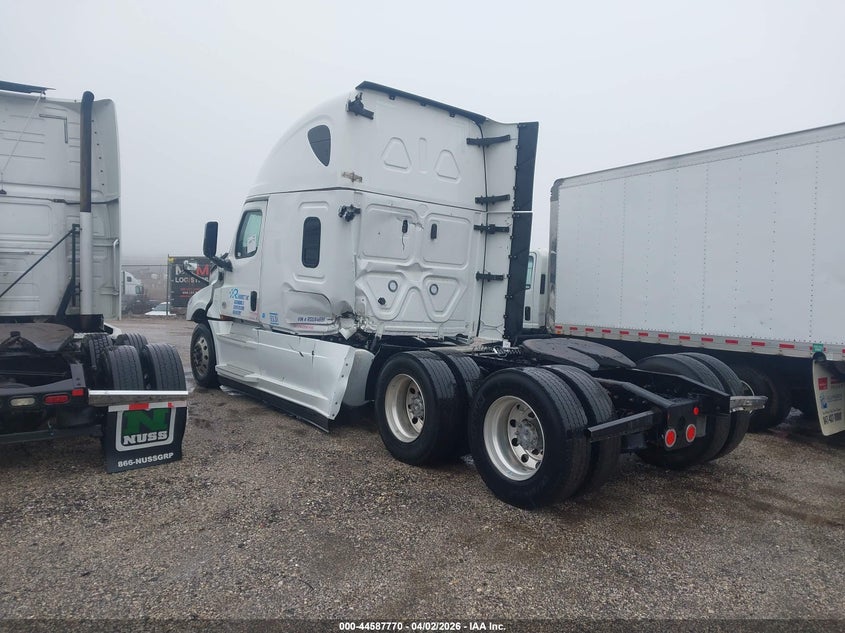2024 Freightliner New cascadia 126 VIN 3AKJHHDR2RSUX4691 IAAI salvage auction — SIDE, Salvage (Illinois), sold $14,750 on 2026-07-22 (photo 3)