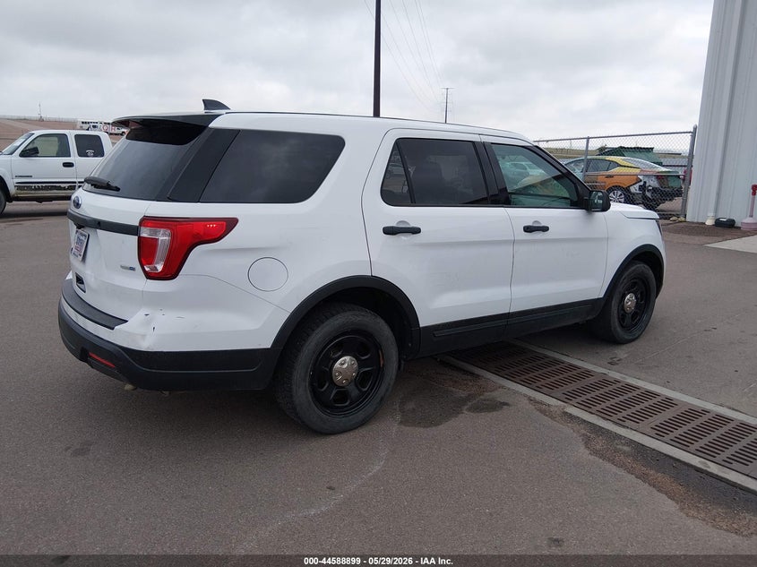 2018 Ford Police interceptor utility VIN 1FM5K8ARXJGC57232 IAAI salvage auction — NORMAL WEAR, Sf97 (Colorado), sold $5,000 on 2026-07-08 (photo 4)