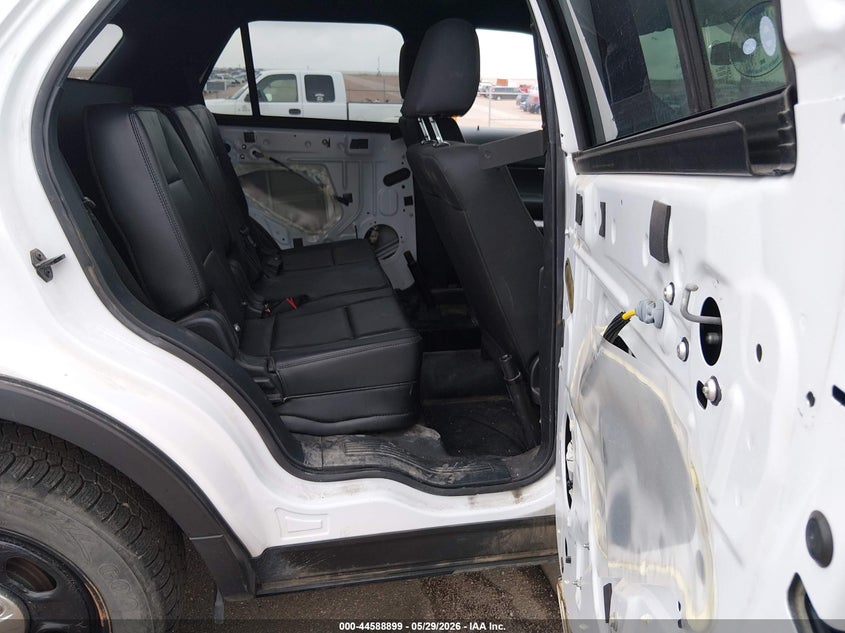 2018 Ford Police interceptor utility VIN 1FM5K8ARXJGC57232 IAAI salvage auction — NORMAL WEAR, Sf97 (Colorado), sold $5,000 on 2026-07-08 (photo 8)