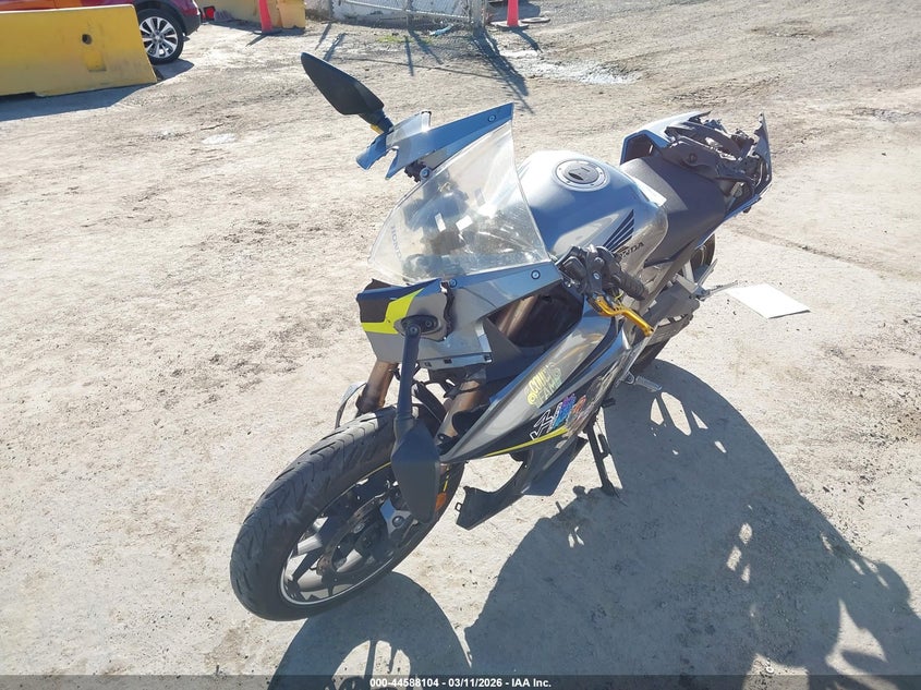 2022 Honda Cbr VIN MLHPC6250N5300064 IAAI salvage auction — FRONT END, Salvage (California), sold $225 on 2026-07-22 (photo 2)